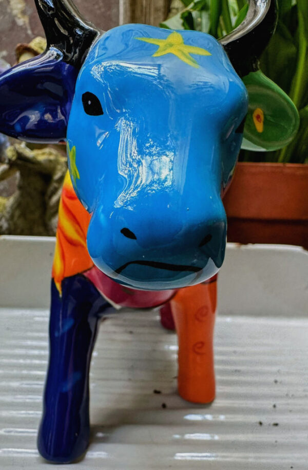 Kosmische keramische stier met sterren en maansikkels – Cosmic ceramic bull with stars and crescent moons – ca. 1980