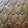 Decoratieve bronzen uil met fijne gegraveerde details en rijke textuur | Decorative bronze owl sculpture with fine engraved details and rich texture – ca. 1970