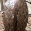 Decoratieve bronzen uil met fijne gegraveerde details en rijke textuur | Decorative bronze owl sculpture with fine engraved details and rich texture – ca. 1970