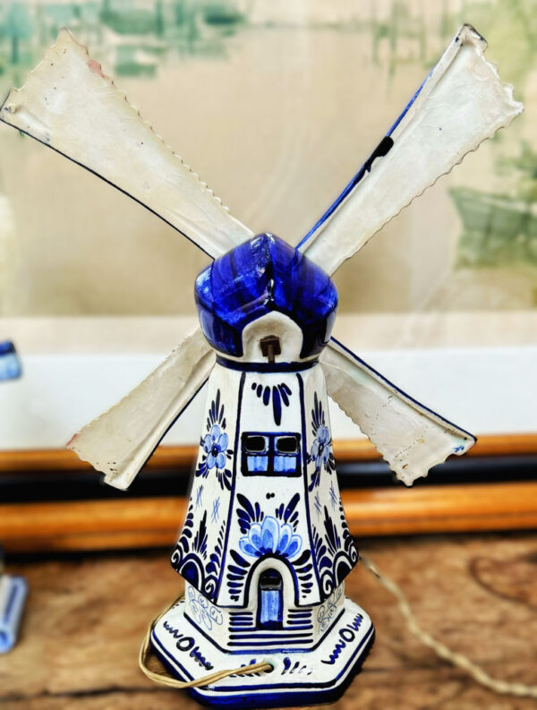 Electric Delft Blue windmill with rotating sails – 1950s (4) Elektrische Delfts blauwe windmolen – Electric Delft Blue windmill with rotating sails – 1950s