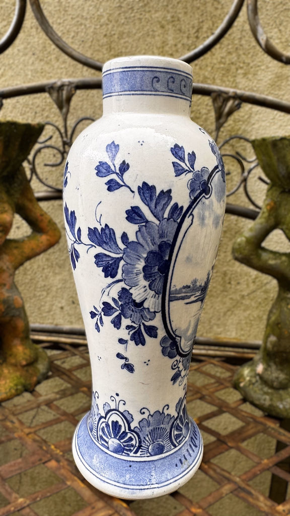 Elegant Delft Blue vase with windmill motif – ca. 1900 (10) Elegante Delfts Blauwe vaas met windmolenmotief – Elegant Delft Blue vase with windmill motif – ca. 1900