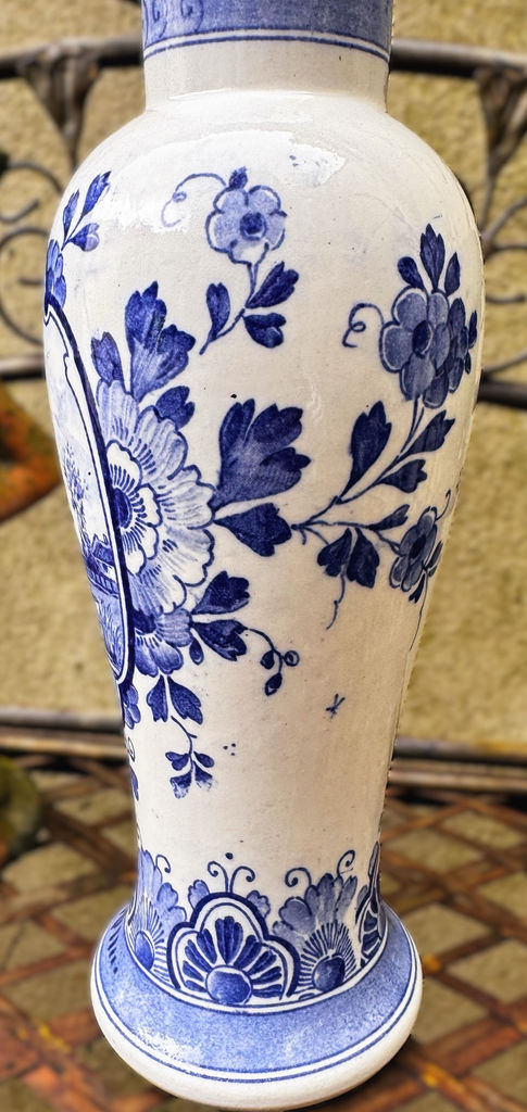Elegant Delft Blue vase with windmill motif – ca. 1900 (12) Elegante Delfts Blauwe vaas met windmolenmotief – Elegant Delft Blue vase with windmill motif – ca. 1900