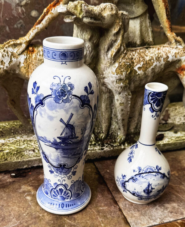 Elegant Delft Blue vase with windmill motif – ca. 1900 (5) Elegante Delfts Blauwe vaas met windmolenmotief – Elegant Delft Blue vase with windmill motif – ca. 1900