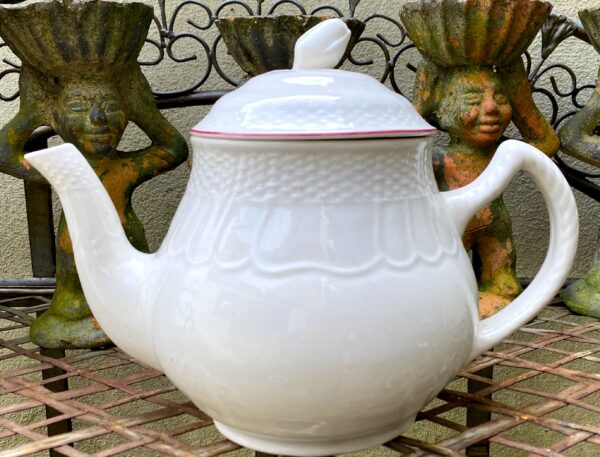 Elegant Teapot – Manufacture Royale de La Louvière Boch Belgium, c.1970 (1) Prachtige Theepot – Manufacture Royale de La Louvière Boch Belgium | Elegant Teapot – Manufacture Royale de La Louvière Boch Belgium, c.1970