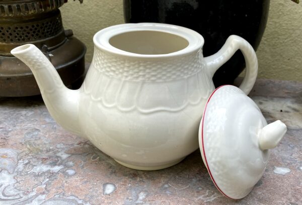 Elegant Teapot – Manufacture Royale de La Louvière Boch Belgium, c.1970 (10) Prachtige Theepot – Manufacture Royale de La Louvière Boch Belgium | Elegant Teapot – Manufacture Royale de La Louvière Boch Belgium, c.1970