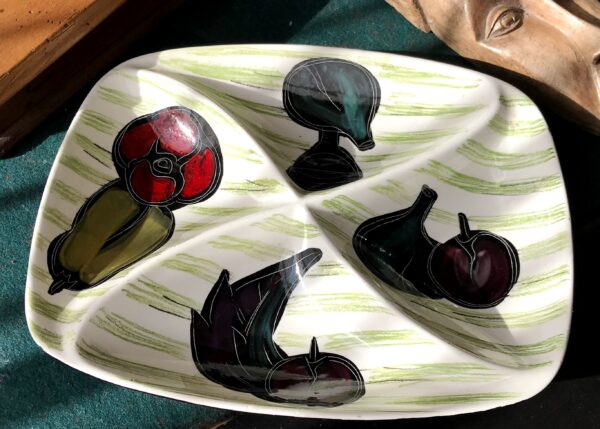 Elegant ceramic aperitif dish with fruit and vegetable décor – mid‑20th century (1) Elegante aperitiefschaal keramiek met fruit‑ en groentedecor | Elegant ceramic aperitif dish with fruit and vegetable décor – mid‑20th century