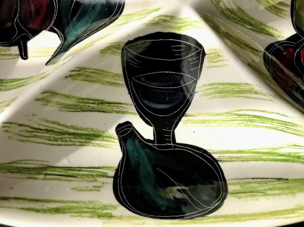 Elegant ceramic aperitif dish with fruit and vegetable décor – mid‑20th century (7) Elegante aperitiefschaal keramiek met fruit‑ en groentedecor | Elegant ceramic aperitif dish with fruit and vegetable décor – mid‑20th century