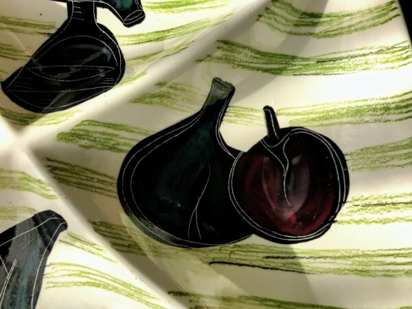 Elegant ceramic aperitif dish with fruit and vegetable décor – mid‑20th century (8) Elegante aperitiefschaal keramiek met fruit‑ en groentedecor | Elegant ceramic aperitif dish with fruit and vegetable décor – mid‑20th century