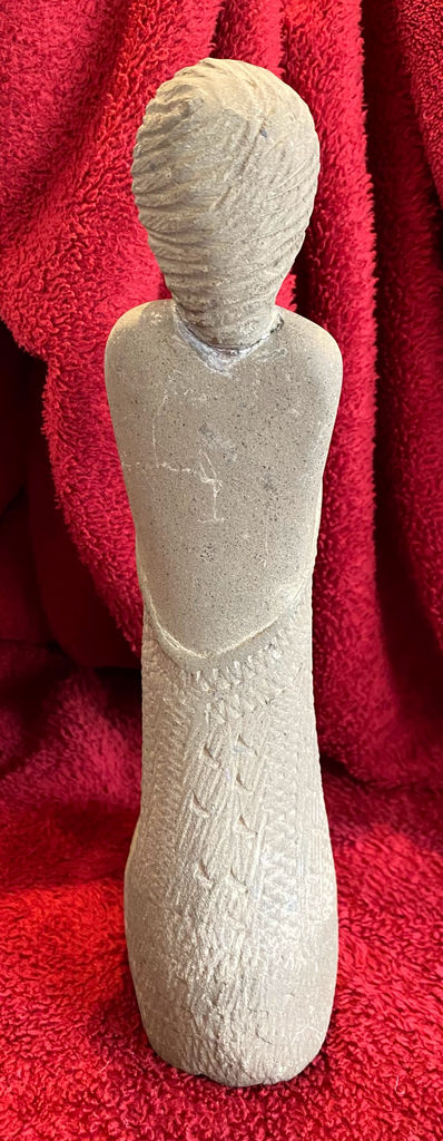 Elegant stone sculpture of seated woman – ca. 1950 (4) Elegante stenen sculptuur van zittende vrouw – Elegant stone sculpture of seated woman – ca. 1950