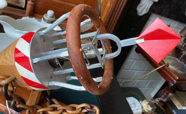 Exclusive fully handmade buoy‑shaped lamp – mid‑20th century (10) Exclusieve volledig handgemaakte lamp in de vorm van een boei | Exclusive fully handmade buoy‑shaped lamp – mid‑20th century