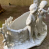 Prachtige Duitse bisque jardinière met kinderen en duiven – Exquisite German bisque jardinière with children and doves – ca. 1900