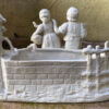 Prachtige Duitse bisque jardinière met kinderen en duiven – Exquisite German bisque jardinière with children and doves – ca. 1900