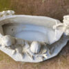 Prachtige Duitse bisque jardinière met kinderen en duiven – Exquisite German bisque jardinière with children and doves – ca. 1900