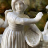 Prachtige Duitse bisque jardinière met kinderen en duiven – Exquisite German bisque jardinière with children and doves – ca. 1900