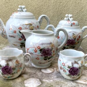 Prachtige Kutani Tashiro Shoten Japanse handgeschilderde theeset in eierschaal porselein | Exquisite Kutani Tashiro Shoten Japanese hand‑painted eggshell tea set – c.1930