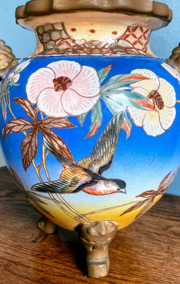 Prachtige Satsuma vaas met Foo Dog handvaten – Exquisite Satsuma vase with Foo Dog handles – ca. 1900