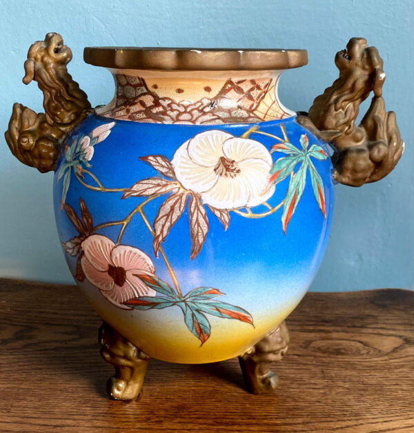 Prachtige Satsuma vaas met Foo Dog handvaten – Exquisite Satsuma vase with Foo Dog handles – ca. 1900