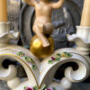 Prachtige porseleinen kandelaar met Putti naar Carl Thieme Dresden – Exquisite porcelain Putti candlestick after Carl Thieme Dresden – ca. 1900