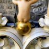 Prachtige porseleinen kandelaar met Putti naar Carl Thieme Dresden – Exquisite porcelain Putti candlestick after Carl Thieme Dresden – ca. 1900