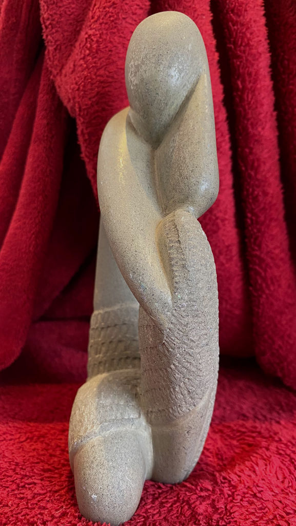 Exquisite stone sculpture of seated man in contemplation – ca. 1950 (4) Prachtige stenen sculptuur van zittende man in mijmering – Exquisite stone sculpture of seated man in contemplation – ca. 1950
