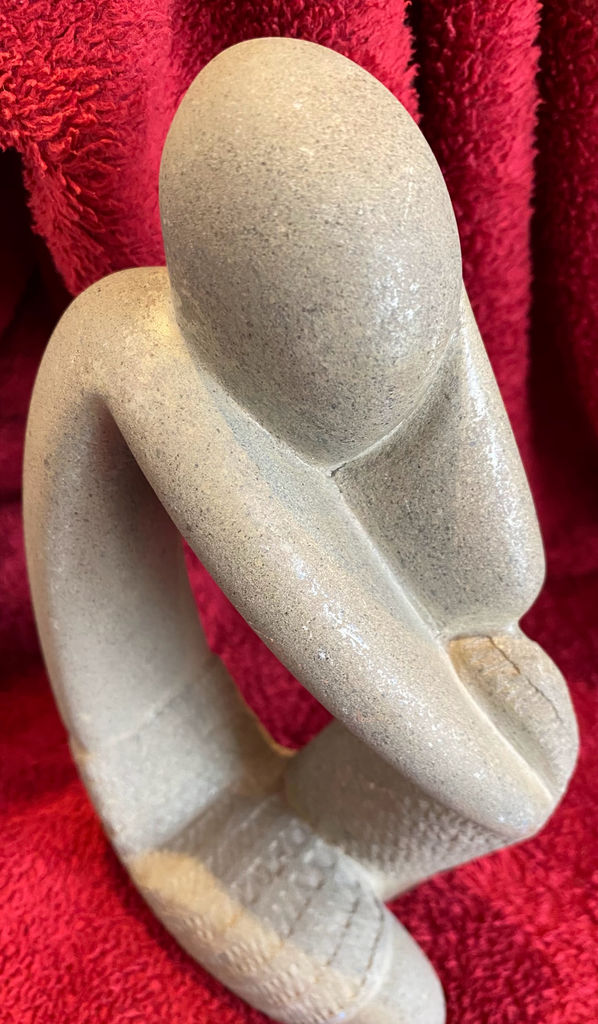 Exquisite stone sculpture of seated man in contemplation – ca. 1950 (8) Prachtige stenen sculptuur van zittende man in mijmering – Exquisite stone sculpture of seated man in contemplation – ca. 1950