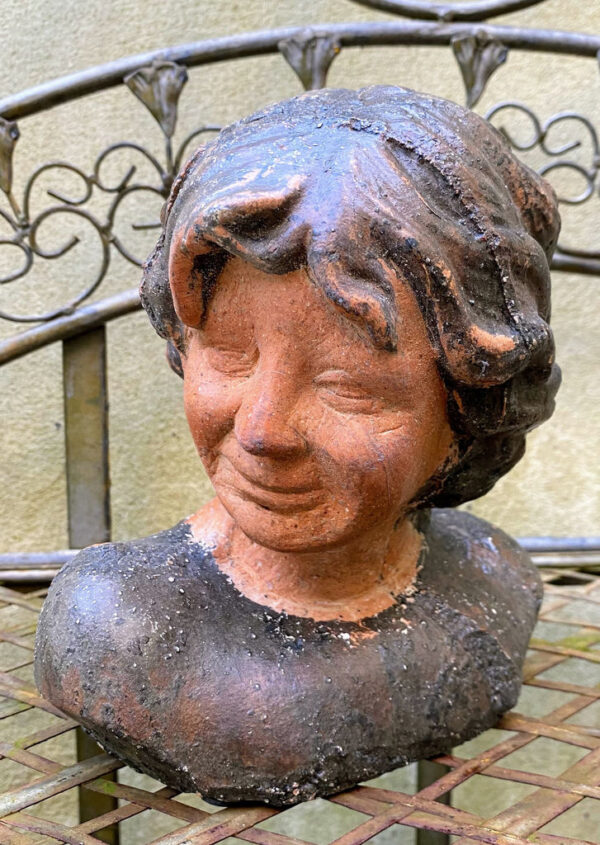 Prachtige gestileerde buste van kinderhoofdje – Exquisite stylized child bust in stoneware – Renaissance style