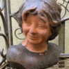 Prachtige gestileerde buste van kinderhoofdje – Exquisite stylized child bust in stoneware – Renaissance style