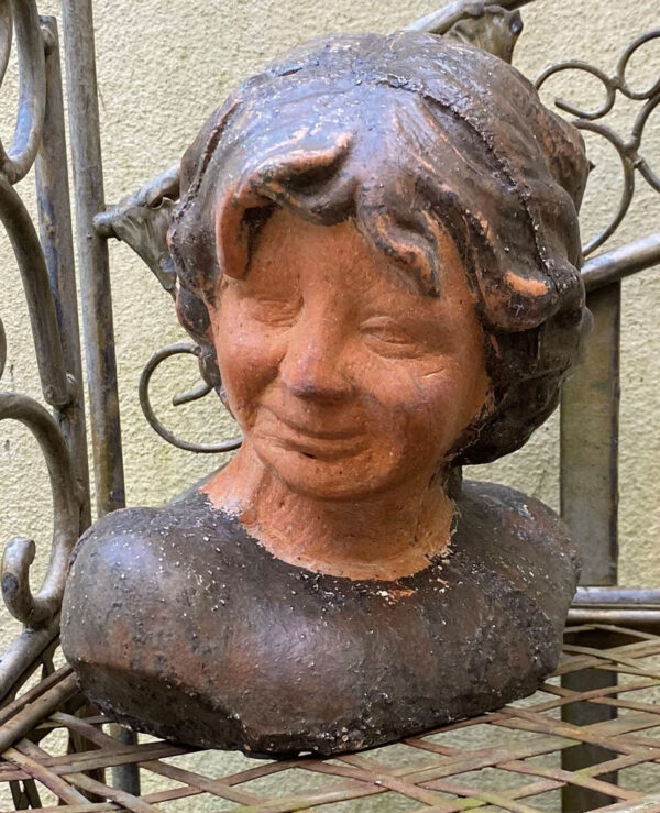 Prachtige gestileerde buste van kinderhoofdje – Exquisite stylized child bust in stoneware – Renaissance style