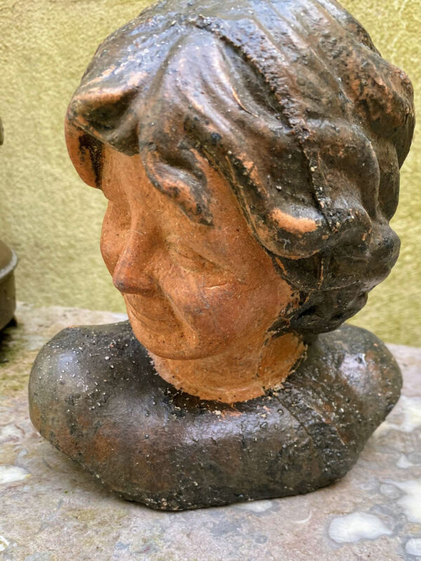 Prachtige gestileerde buste van kinderhoofdje – Exquisite stylized child bust in stoneware – Renaissance style