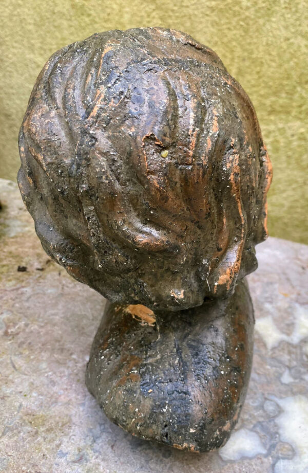 Prachtige gestileerde buste van kinderhoofdje – Exquisite stylized child bust in stoneware – Renaissance style