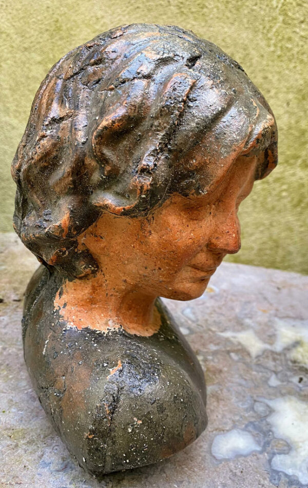 Prachtige gestileerde buste van kinderhoofdje – Exquisite stylized child bust in stoneware – Renaissance style
