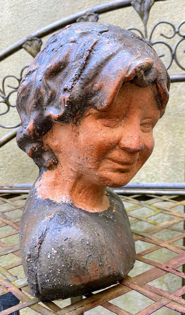 Prachtige gestileerde buste van kinderhoofdje – Exquisite stylized child bust in stoneware – Renaissance style
