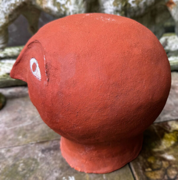 Prachtige terracotta hoofdsculptuur in Kinart-stijl – Exquisite terracotta head sculpture in Kinart style – 20th C