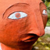 Prachtige terracotta hoofdsculptuur in Kinart-stijl – Exquisite terracotta head sculpture in Kinart style – 20th C