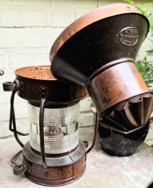 Extreem zeldzame originele koperen nautische scheepslamp Tavernier Oostende | Extremely rare original copper nautical ship lamp Tavernier Ostend – 1970s