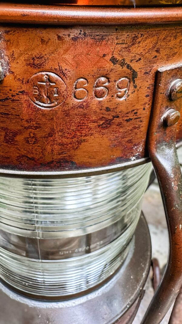 Extreem zeldzame originele koperen nautische scheepslamp Tavernier Oostende | Extremely rare original copper nautical ship lamp Tavernier Ostend – 1970s