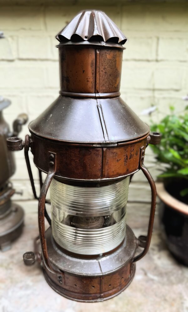 Extreem zeldzame originele koperen nautische scheepslamp Tavernier Oostende | Extremely rare original copper nautical ship lamp Tavernier Ostend – 1970s