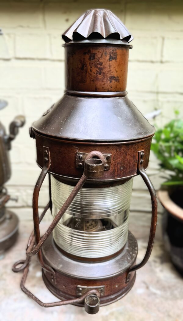 Extreem zeldzame originele koperen nautische scheepslamp Tavernier Oostende | Extremely rare original copper nautical ship lamp Tavernier Ostend – 1970s