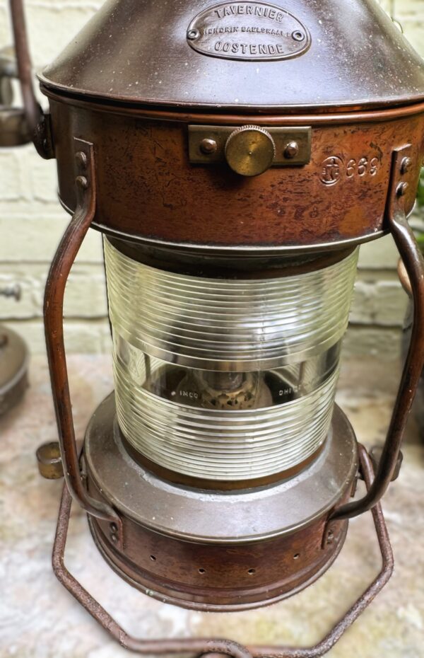Extreem zeldzame originele koperen nautische scheepslamp Tavernier Oostende | Extremely rare original copper nautical ship lamp Tavernier Ostend – 1970s