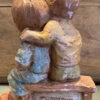 Geert Kunen – Polychrome ceramic sculpture of hugging children (c.1990) (7)_resultaat Prachtige polychrome Geert Kunen sculptuur van knuffelend kinderpaar – Exquisite polychrome Geert Kunen sculpture of embracing children – ca. 1990