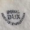 Royal Dux – Monumentaal porseleinen beeld van boerenmeisje bij fontein | Royal Dux – Monumental porcelain figure of farm girl at fountain (c.1900)