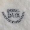 Royal Dux – Monumentaal porseleinen beeld van boerenmeisje bij fontein | Royal Dux – Monumental porcelain figure of farm girl at fountain (c.1900)