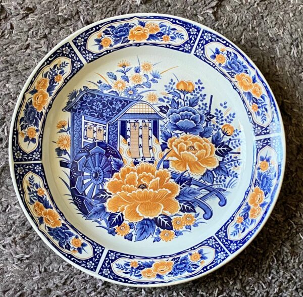 Japanese Decorative Plate “Gosho‑Guruma” – Hand‑Painted & Authentic (2) Japans Sierbord “Gosho‑Guruma” | Japanese Decorative Plate “Gosho‑Guruma” – Hand‑Painted & Authentic