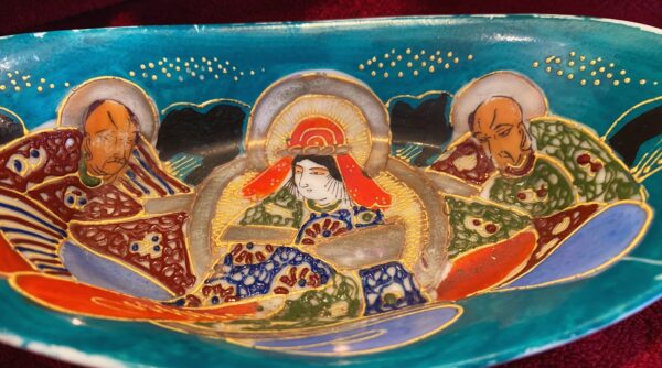 Japanese Satsuma porcelain dish – Immortals and lady, Dai Nippon, c.1913–1940 (13) Japans Satsuma porseleinen schoteltje – Dai Nippon | Japanese Satsuma porcelain dish – Immortals and lady, Dai Nippon, c.1913–1940