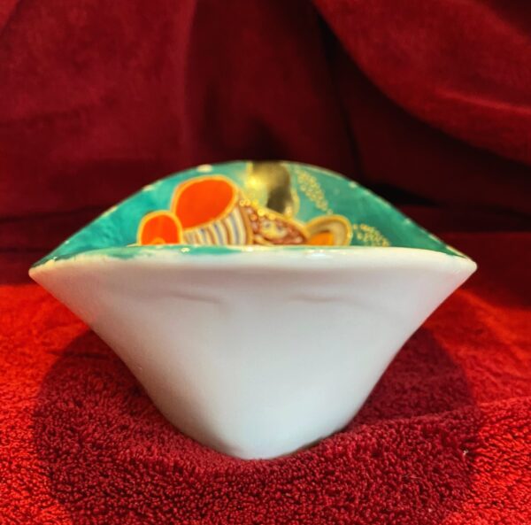 Japanese Satsuma porcelain dish – Immortals and lady, Dai Nippon, c.1913–1940 (4) Japans Satsuma porseleinen schoteltje – Dai Nippon | Japanese Satsuma porcelain dish – Immortals and lady, Dai Nippon, c.1913–1940