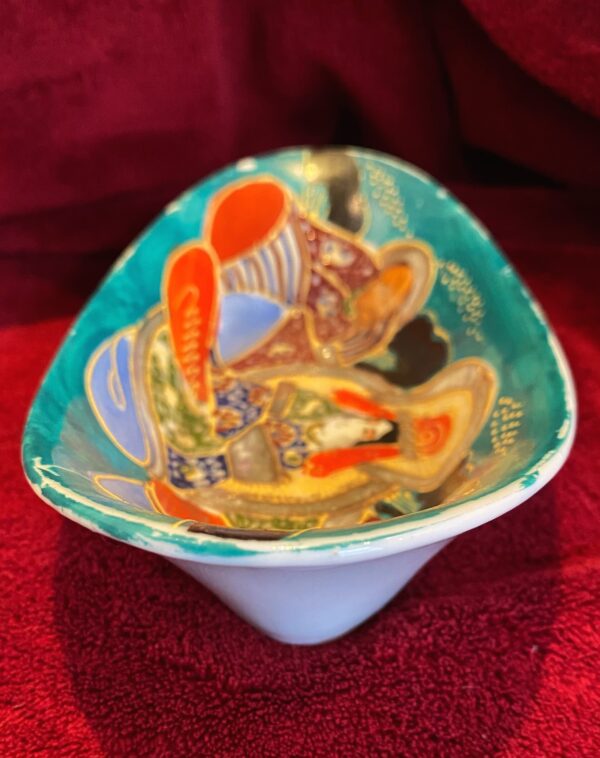 Japanese Satsuma porcelain dish – Immortals and lady, Dai Nippon, c.1913–1940 (5) Japans Satsuma porseleinen schoteltje – Dai Nippon | Japanese Satsuma porcelain dish – Immortals and lady, Dai Nippon, c.1913–1940