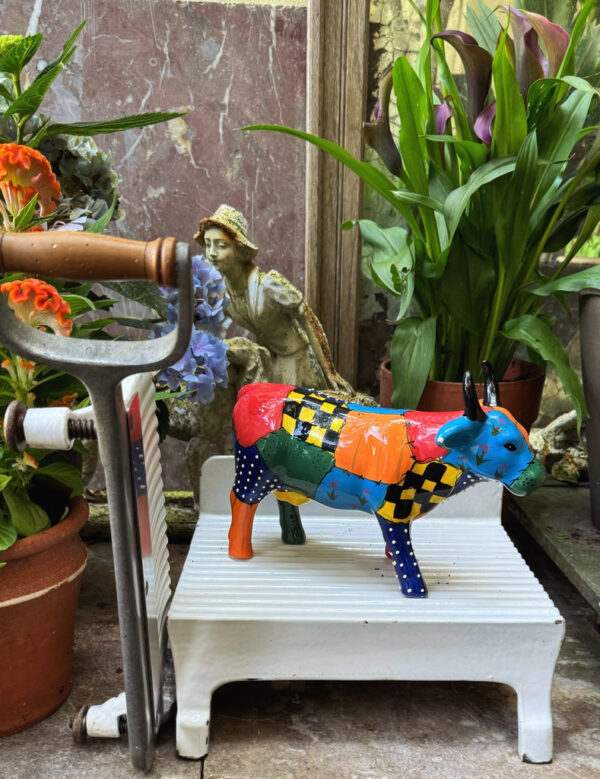 Pop Art patchwork cow sculpture – inspired by Joan Miró, ca. 1980 (1) Prachtige Pop Art koe in lappendekenstijl – Exquisite Pop Art patchwork cow sculpture – ca. 1980