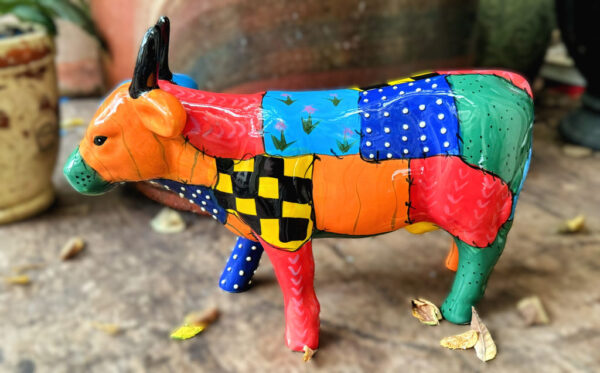 Pop Art patchwork cow sculpture – inspired by Joan Miró, ca. 1980 (12) Prachtige Pop Art koe in lappendekenstijl – Exquisite Pop Art patchwork cow sculpture – ca. 1980