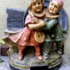 Romantisch vintage cache-pot beeld met meisje en jongen – Romantic vintage cache-pot figure with girl and boy – 1920s