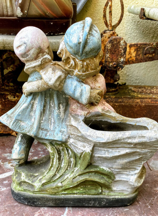 Romantisch vintage cache-pot beeld met meisje en jongen – Romantic vintage cache-pot figure with girl and boy – 1920s